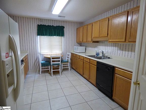5th image of 11 Windcrest Dr