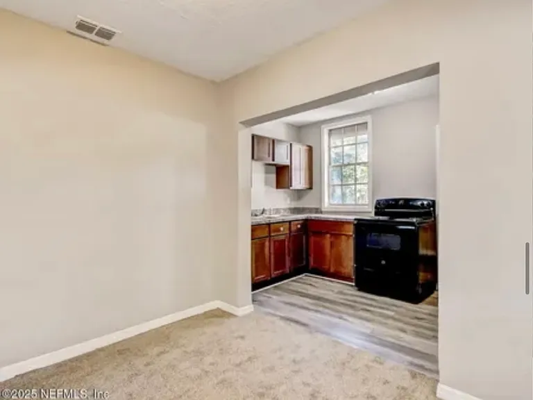 1430 Detroit St — Photo 17