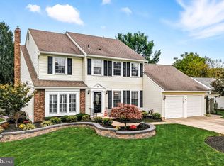 64 Stratford Ln, Mount Laurel, NJ 08054