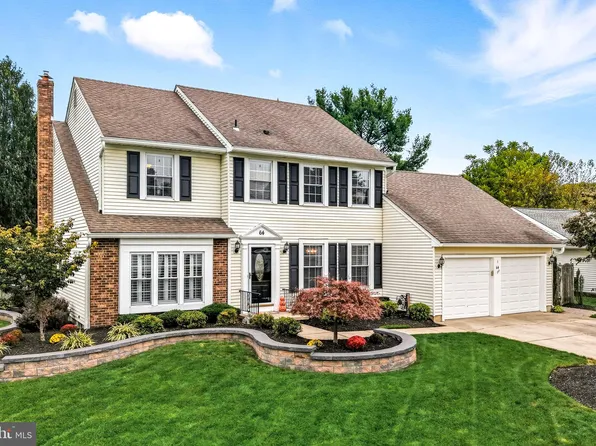 64 Stratford Ln, Mount Laurel, NJ 08054