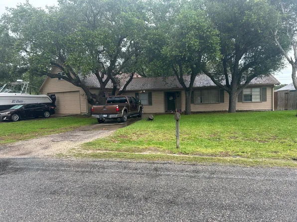 910 Whitewing Dr, Rockport, TX 78382