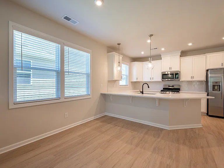 852 Tess St — Photo 8