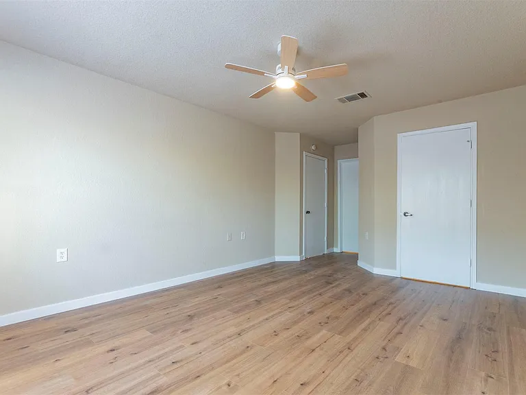 7106 Thannas Way — Photo 8
