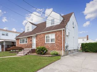 1336 F St, Elmont, NY 11003