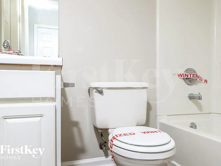 1213 Lakeview Cove Dr — Photo 14