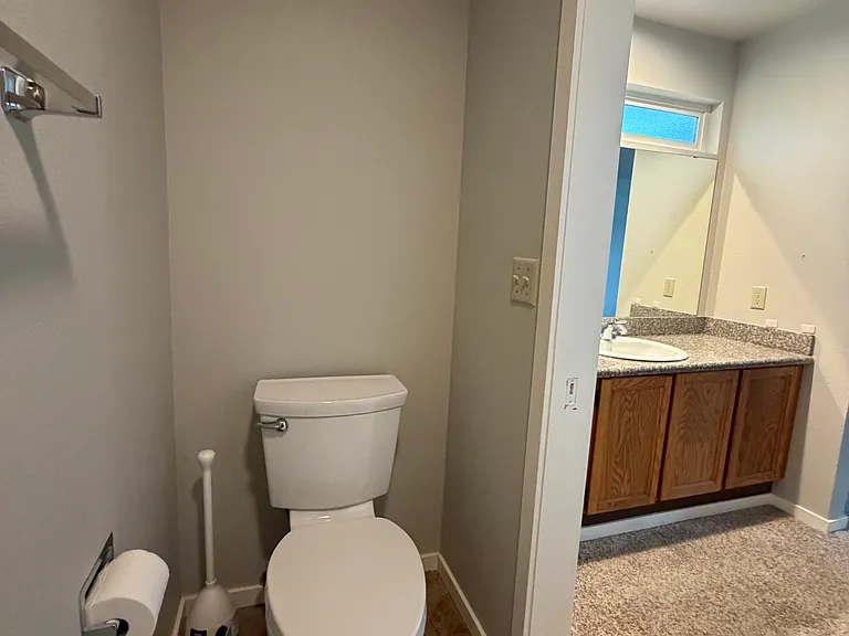 primary bedroom commode