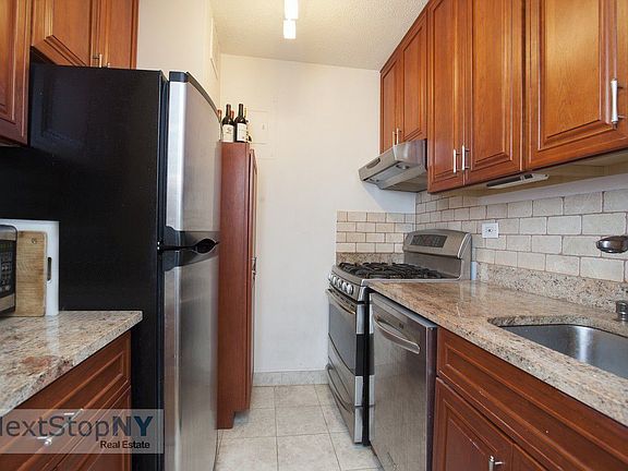 4th image of 245 E 54th St APT 21P