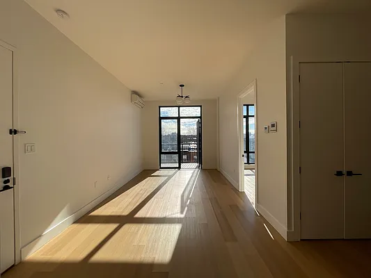 Rented by eRealty Advisors USA Inc | media 6