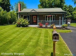 10 Elaine Dr, Broad Brook, CT 06016