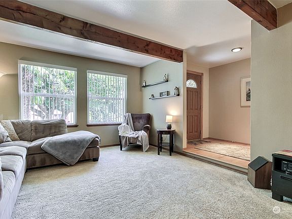 3rd image of 3418 St Andrews Court NE