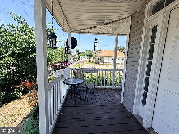 4th image of 305 S 2nd St