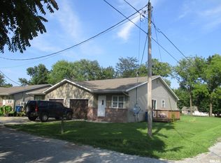 800 N 9th St, Benton, IL 62812