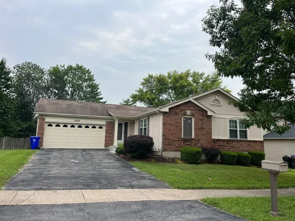 4224 River Oaks Dr, Florissant, MO 63034