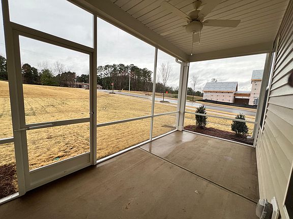 4th image of 404 White Oak Garden Way