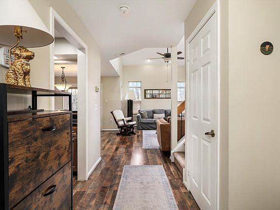 4th image of 31 Cypress Pl