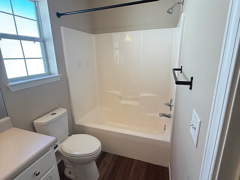 5153 Victoria Dr — Photo 35