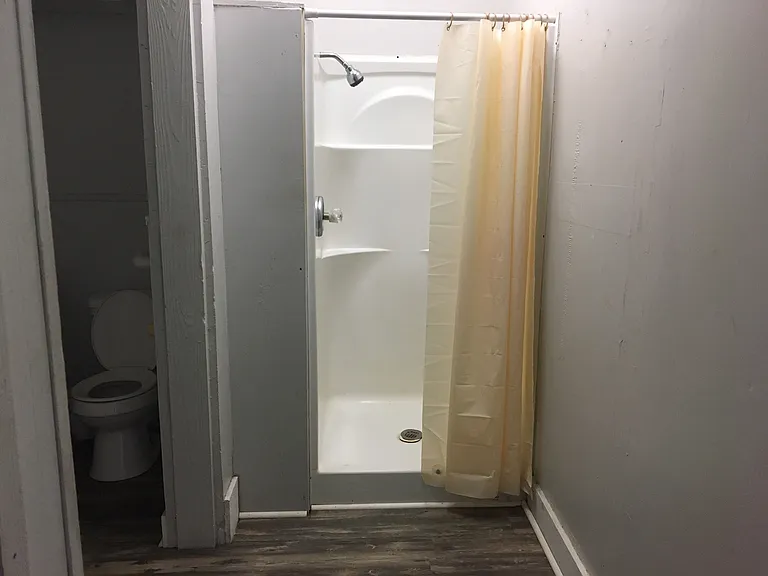 209 S Irwin St #4 — Photo 5