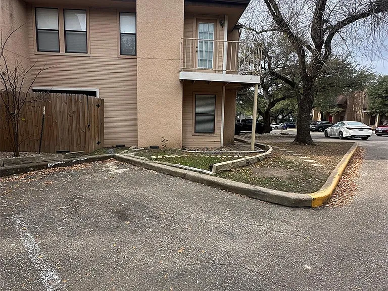 8418 Fathom Cir #D-401 — Photo 32
