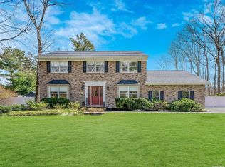 695 Bedford Ave, Hauppauge, NY 11788