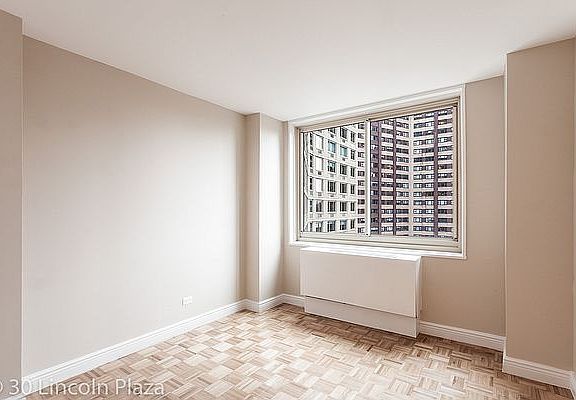 4th image of 30 W 63rd St APT 17A
