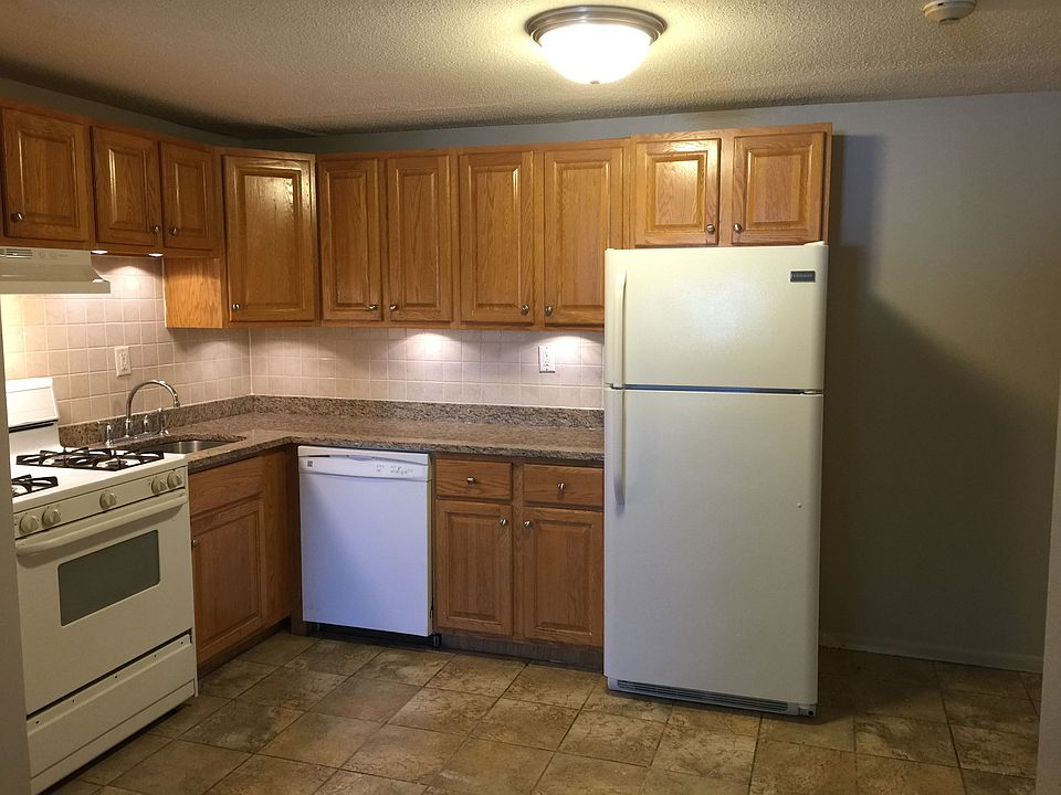 1st image of 215 Mammoth Rd #3B