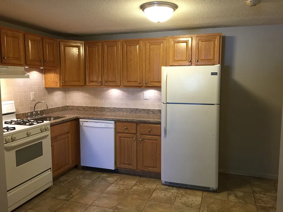 215 Mammoth Rd #3B