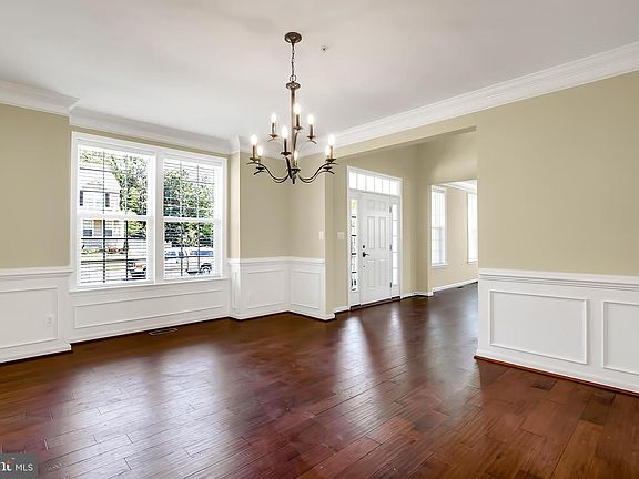 5th image of 310 Sir Pauls Pl