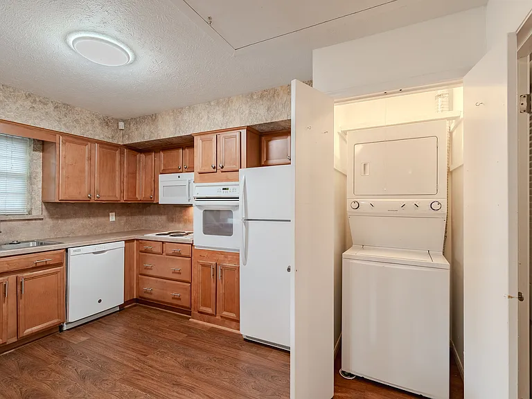 7021 Kingsbury Dr — Photo 5