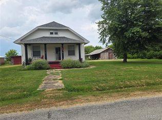 161 W Locust St, Hoyleton, IL 62803