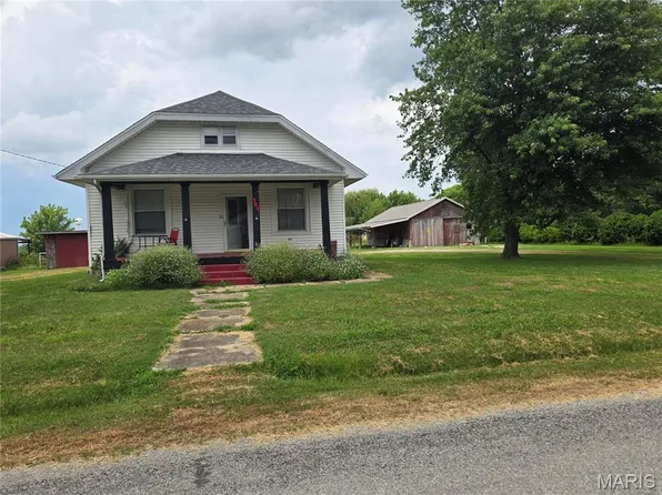 161 W Locust St, Hoyleton, IL 62803