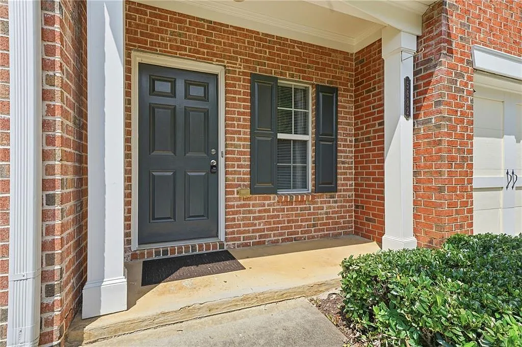 3 bed, 2.5 bath, 1550 sqft, $2,500 — Photo 2