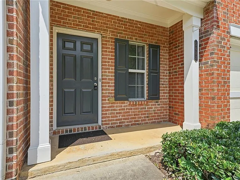 5682 Lawley Dr — Photo 2