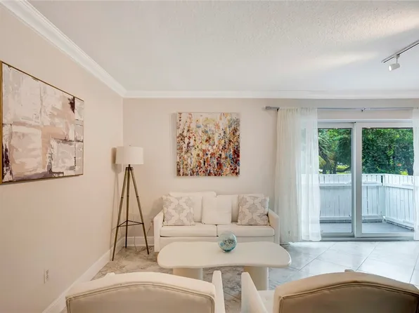 715 20th St APT 201, Vero Beach, FL 32960