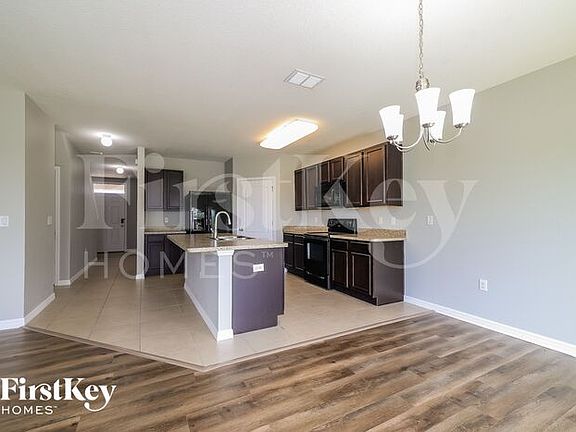 3rd image of 812 Freedom Blvd