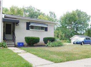 154 S Christine Cir, Mount Clemens, MI 48043