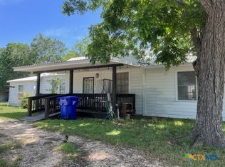 708 W Hugo St, Yoakum, TX 77995