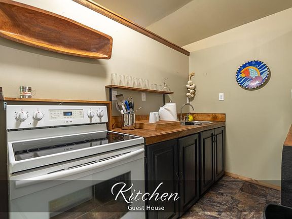 3rd image of 740 Woodland Trl