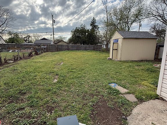3rd image of 1123 S Lulu Ave