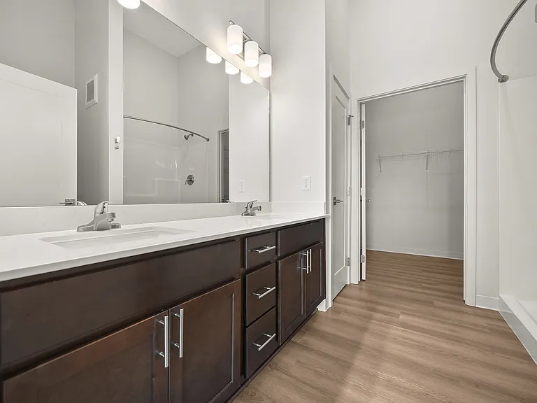 1107 44th St #206 — Photo 16