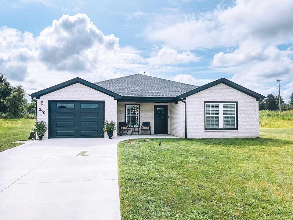 1st image of 290 Clover Cres