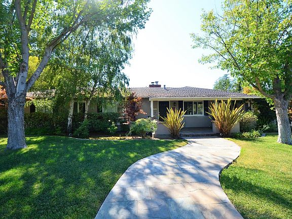 3rd image of 15963 Cherry Blossom Ln