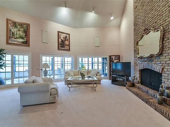 5th image of 1115 Country Club Ct