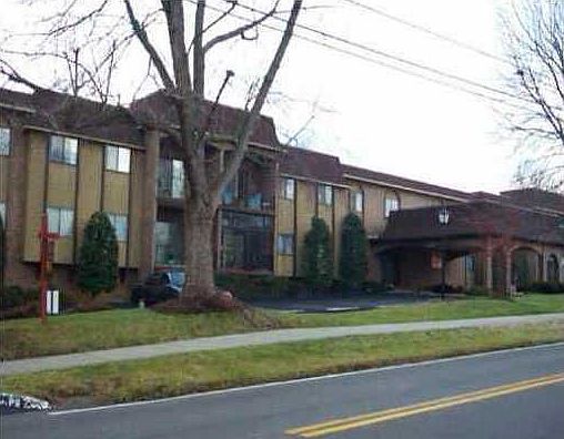 5th image of 1602 Gardiner Ln APT 135