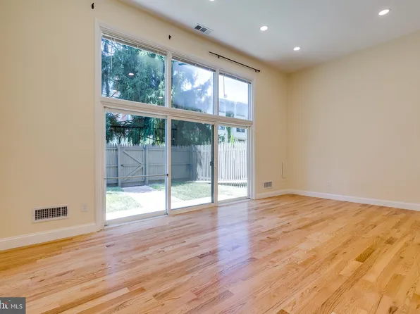 19506 Brassie Pl #14D, Montgomery Village, MD 20886