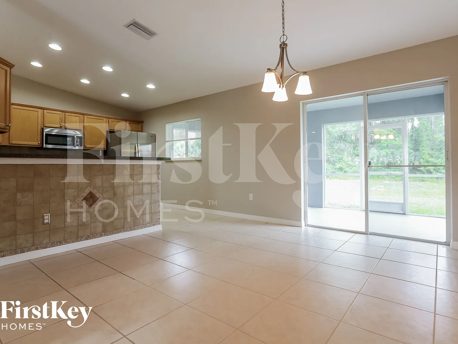 3 bed, 2.0 bath, 1720 sqft, $2,265 — Photo 4