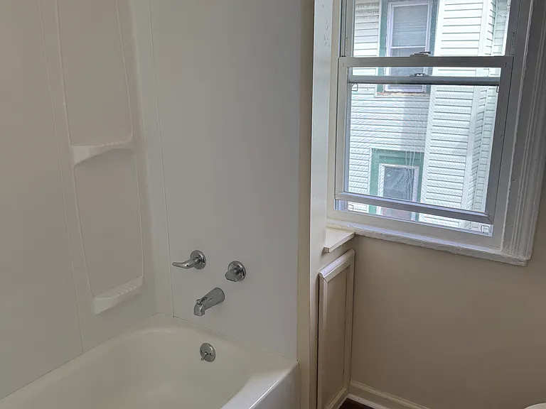 92 Jefferson Ave — Photo 2