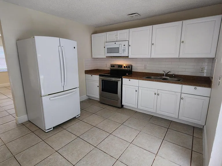 2167 Laura Ln #A — Photo 25