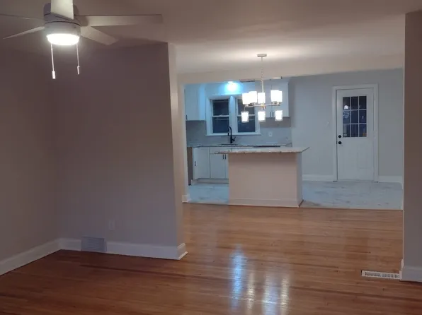 7809 Roanoke St, Philadelphia, PA 19118