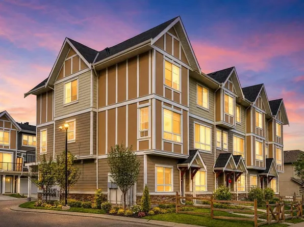 986 SW Sherwood Blvd NW, Calgary, AB T3R 0V3