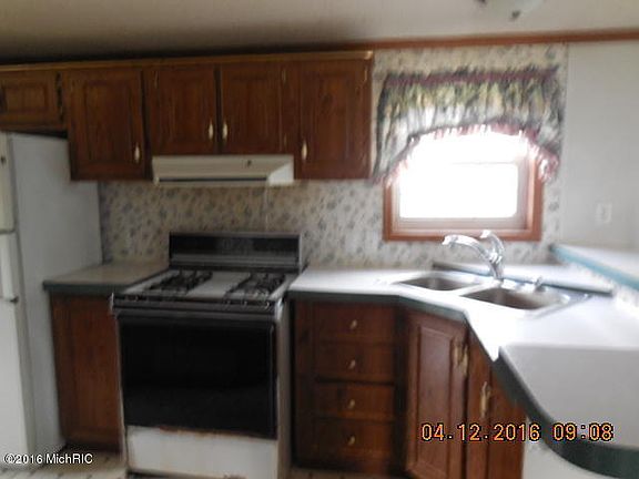 3rd image of 13975 W St NE